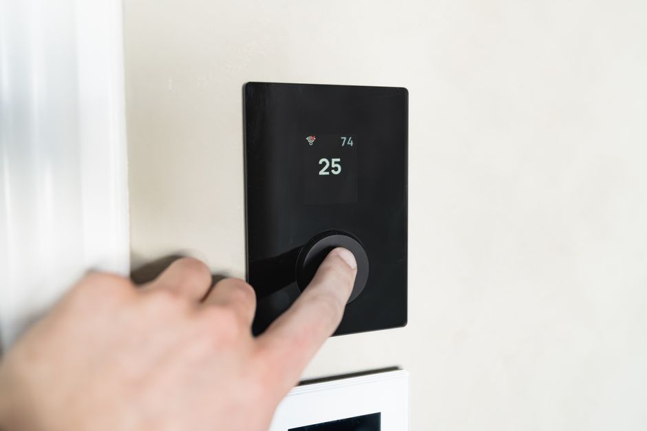 Smart digital thermostat controlling a modern heat pump